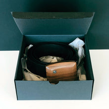 Laden Sie das Bild in den Galerie-Viewer, Gürtel Nuss-Holzschnalle | Leder breit