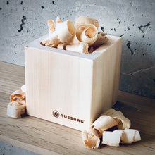 Laden Sie das Bild in den Galerie-Viewer, Zirbenwürfel Raumduft