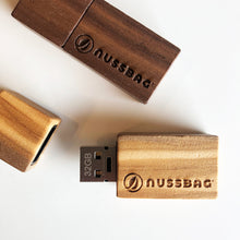 Laden Sie das Bild in den Galerie-Viewer, USB-Stick 64 GB